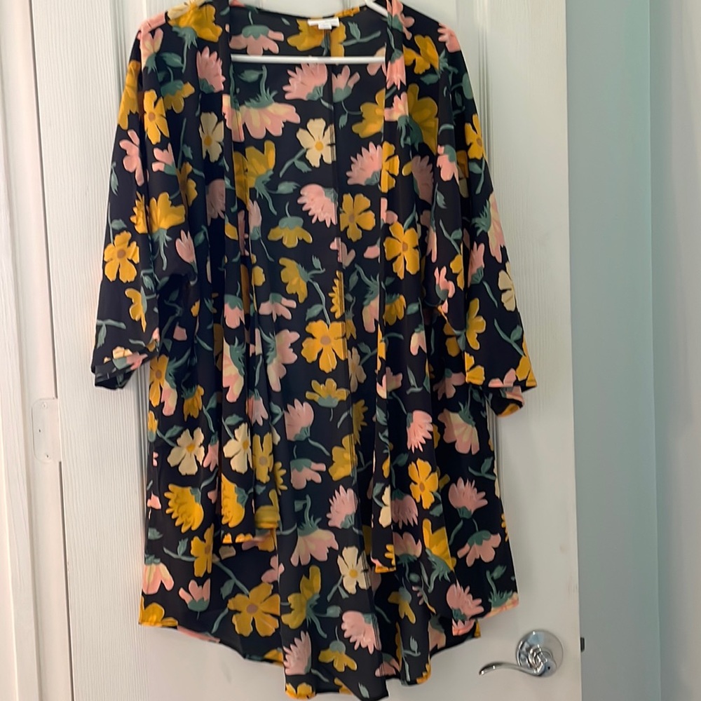 LuLaRoe SZ L kimono. 🍁🍂